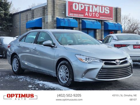 Used 2017 Toyota Camry LE image 1