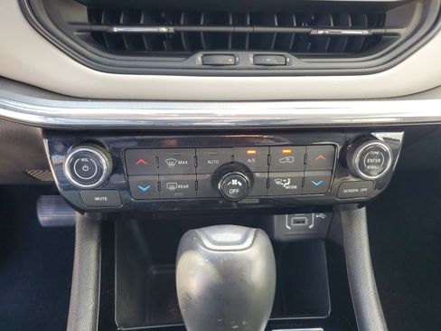 Used 2022 Jeep Compass Limited image 23