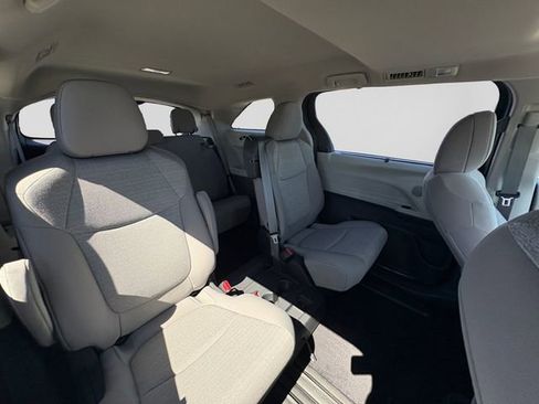 Used 2024 Toyota Sienna LE w/ LE Plus Package FWD image 30