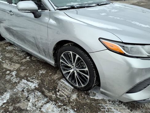 Used 2020 Toyota Camry SE image 5