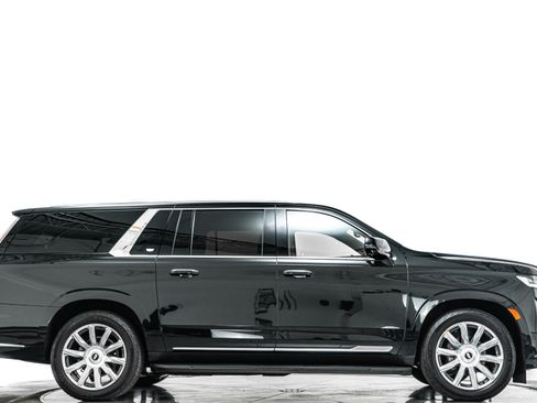 Used 2023 Cadillac Escalade ESV Premium Luxury Platinum AWD/4WD image 2