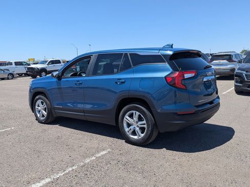 Used 2024 GMC Terrain SLE FWD image 3
