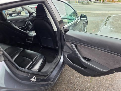 Used 2018 Tesla Model 3 Mid Range image 19