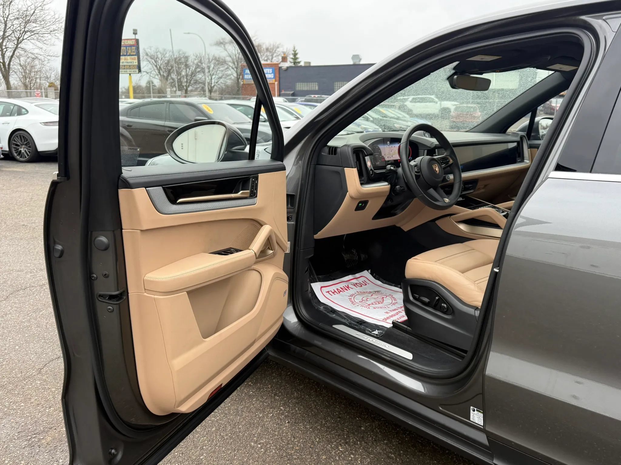 Used 2025 Porsche Cayenne E-Hybrid w/ Premium Package Plus AWD/4WD image 18