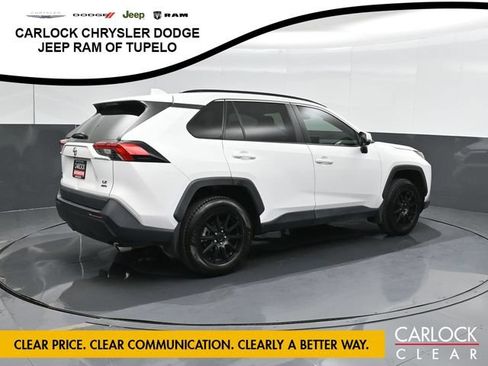 Used 2021 Toyota RAV4 LE AWD/4WD image 3