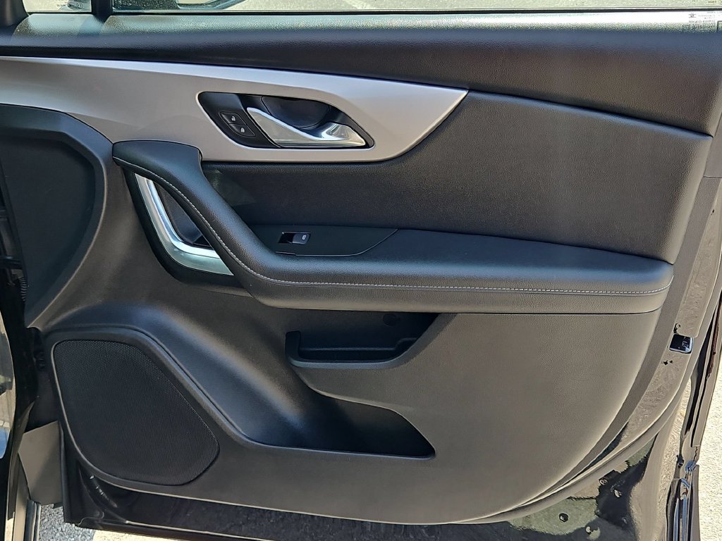 Used 2025 Chevrolet Blazer LT FWD image 32