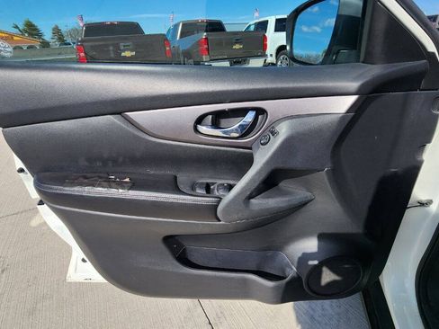 Used 2016 Nissan Rogue S FWD image 11