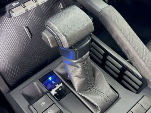 Certified 2024 Toyota Tacoma SR5 AWD/4WD image 18