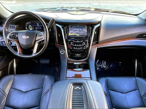 Used 2020 Cadillac Escalade Luxury image 15