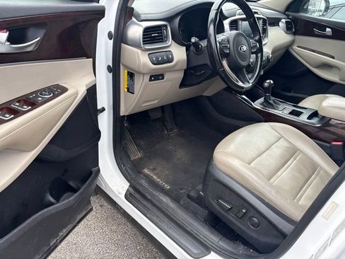 Used 2017 Kia Sorento EX w/ EX V6 Premium Package FWD image 6