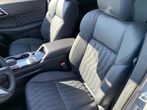 New 2025 Mitsubishi Outlander SEL image 13