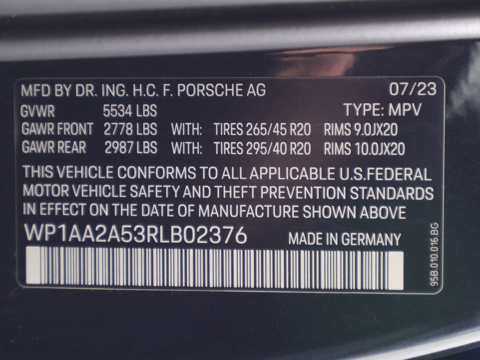 Certified 2024 Porsche Macan AWD/4WD image 19