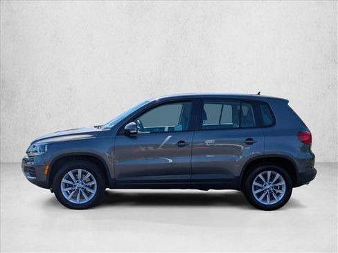Used 2018 Volkswagen Tiguan Limited w/ Alloy Wheels Package image 9