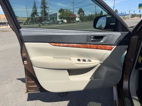 Used 2011 Subaru Legacy 2.5i Limited AWD/4WD image 11