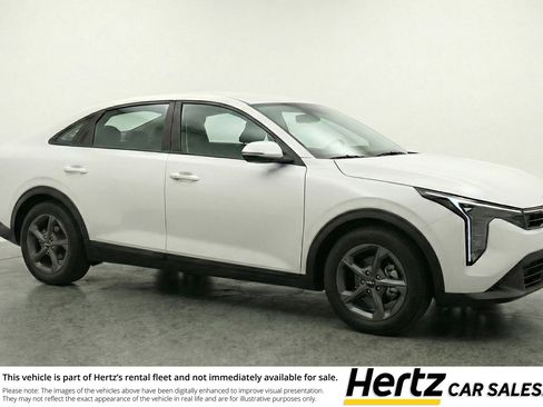 Used 2025 Kia K4 LXS image 1