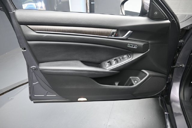 Used 2018 Honda Accord Touring image 22