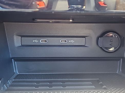 New 2026 Volkswagen Taos SE image 9