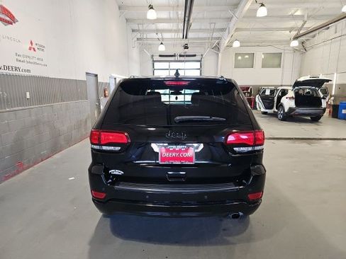 Used 2019 Jeep Grand Cherokee Altitude image 4