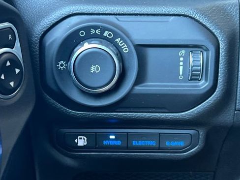 Used 2023 Jeep Wrangler Unlimited Sahara w/ Cold Weather Group AWD/4WD image 31