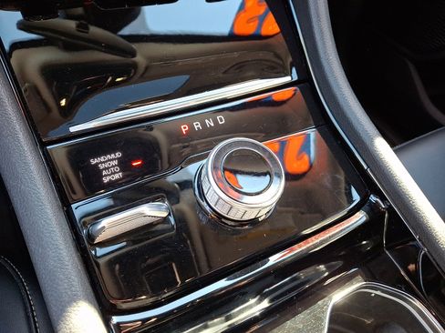 Certified 2023 Jeep Grand Cherokee L Limited AWD/4WD image 17