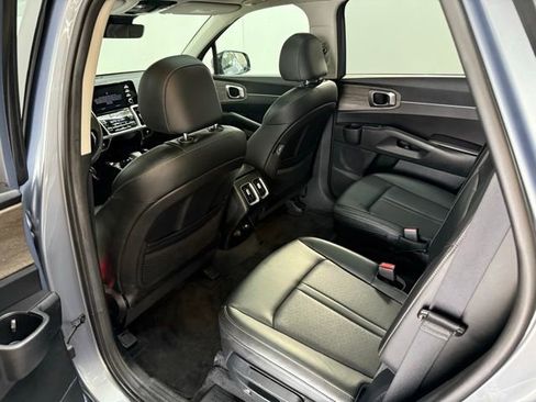 Used 2021 Kia Sorento EX w/ Panoramic Sunroof Package image 26