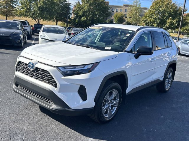 Used 2024 Toyota RAV4 LE AWD/4WD image 8
