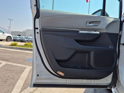 Used 2023 Toyota Sienna XLE FWD image 15