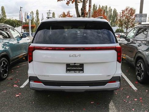 Used 2025 Kia Carnival EX image 9