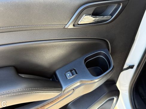 Used 2015 Chevrolet Suburban LT RWD image 9