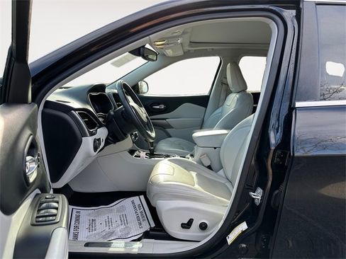 Used 2019 Jeep Cherokee Limited w/ Technology Group image 9