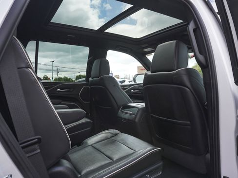 Used 2023 Cadillac Escalade Premium Luxury AWD/4WD image 45