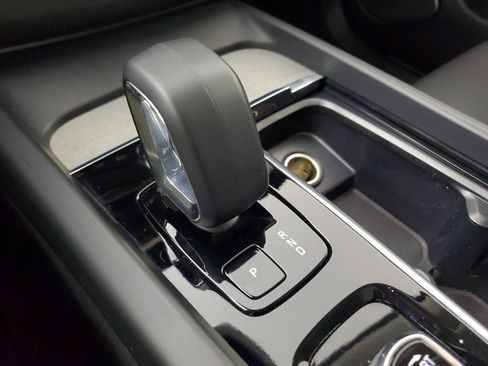 Used 2025 Volvo XC60 B5 Plus image 34