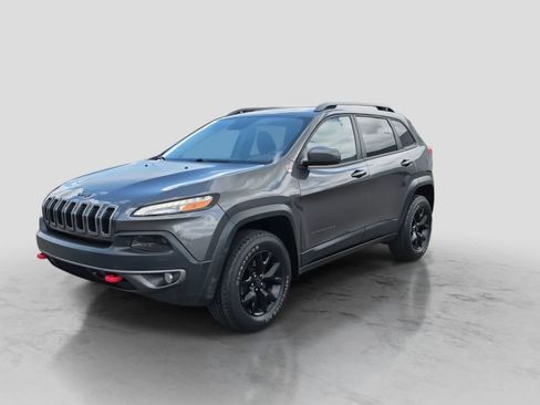 Used 2017 Jeep Cherokee Trailhawk AWD/4WD image 4