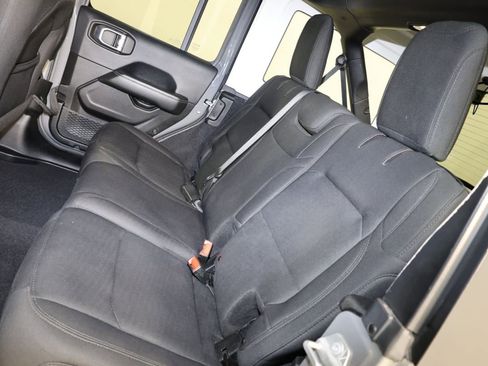 Used 2019 Jeep Wrangler Unlimited Sahara w/ Safety Group AWD/4WD image 10