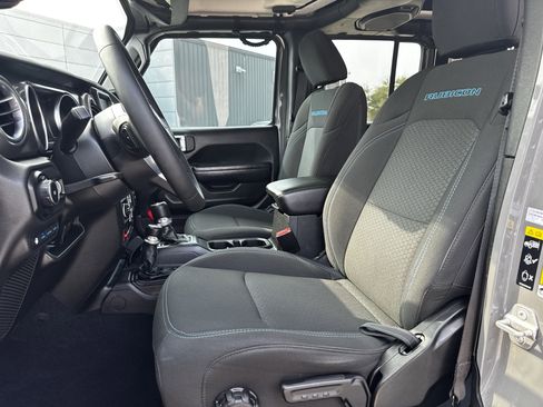 Used 2023 Jeep Wrangler Unlimited Rubicon 4xe image 26