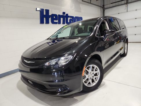 Used 2023 Chrysler Voyager LX FWD image 1
