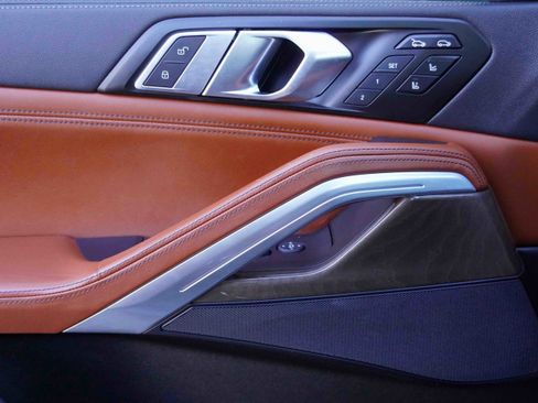 Used 2023 BMW X6 xDrive40i w/ M Sport Package image 15