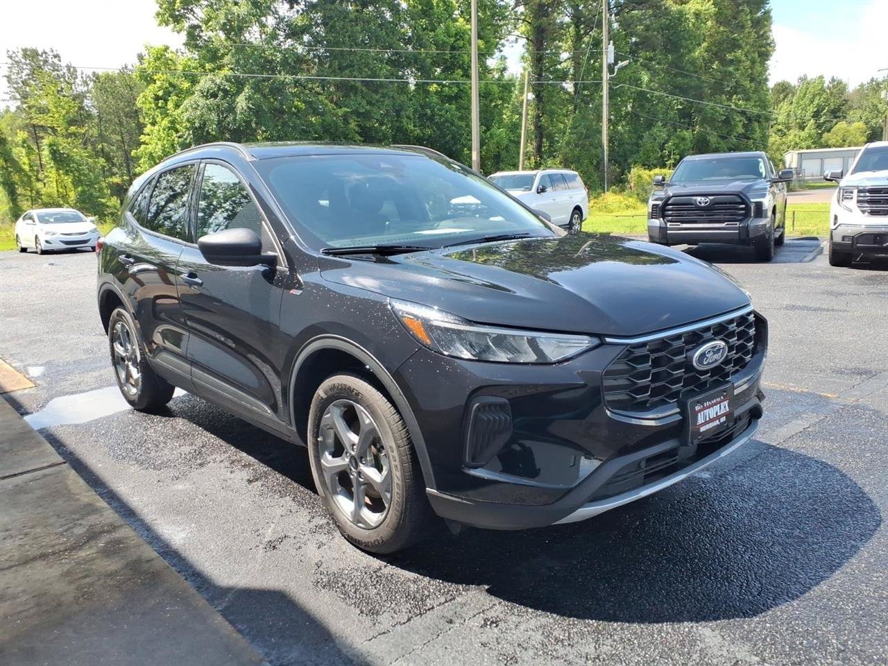 Used 2025 Ford Escape ST-Line AWD/4WD image 3