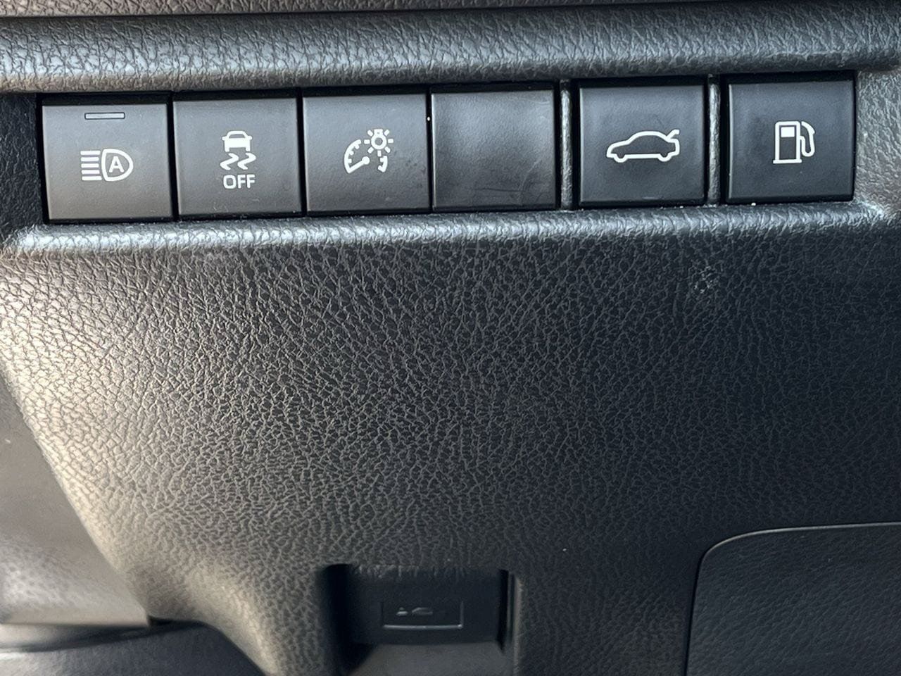 Used 2025 Toyota Camry SE FWD image 20