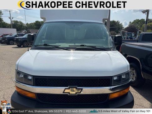 Used 2018 Chevrolet Express 3500 w/ Power Convenience Package image 2