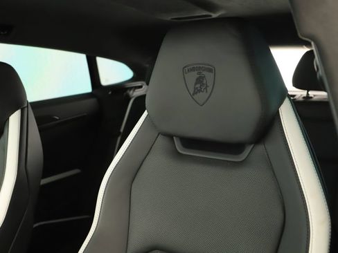 Used 2025 Lamborghini Urus SE AWD/4WD image 26