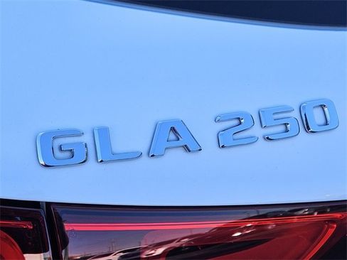 Used 2023 Mercedes-Benz GLA 250 image 16