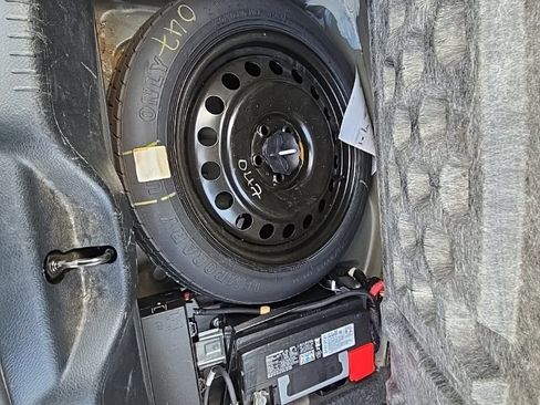 Used 2018 Chrysler 300 Touring w/ Sport Appearance Package image 38