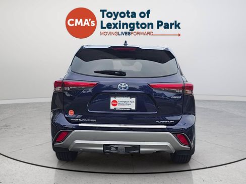 Used 2021 Toyota Highlander Platinum AWD/4WD image 4