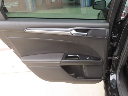 Used 2014 Ford Fusion Titanium FWD image 19