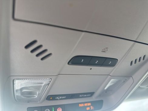 Used 2023 GMC Terrain SLT image 31