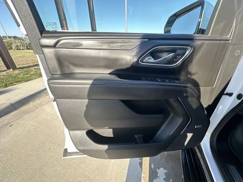 Used 2023 GMC Yukon XL SLT AWD/4WD image 23