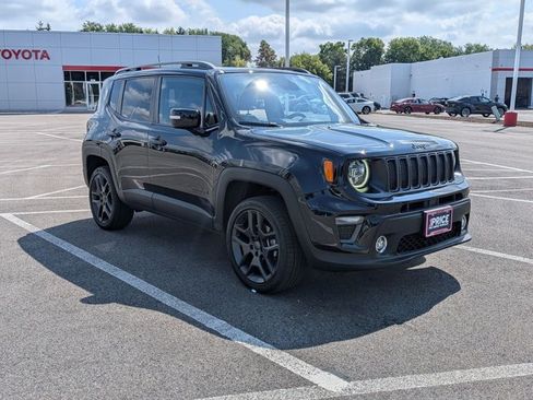 Used 2019 Jeep Renegade Limited w/ Quick Order Package 22P AWD/4WD image 3