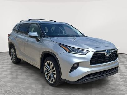 Used 2023 Toyota Highlander Limited