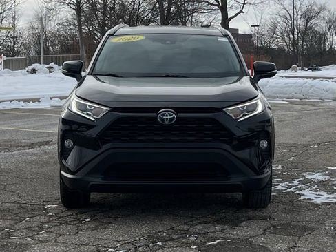 Used 2020 Toyota RAV4 XLE image 2